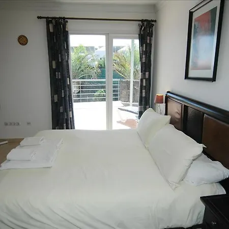 In Puerto Del Carmen Sleeps 6 Includes Swimming Pool Vila