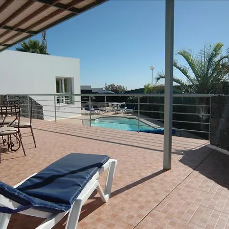 In Puerto Del Carmen Sleeps 6 Includes Swimming Pool Vila Puerto del Carmen (Lanzarote)