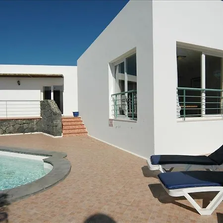 In Puerto Del Carmen Sleeps 6 Includes Swimming Pool Vila *