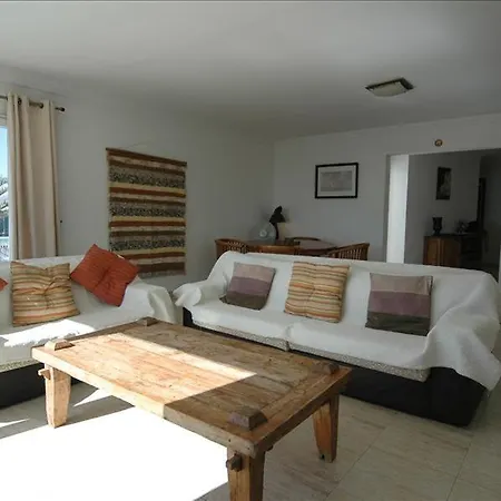 Vila In Puerto Del Carmen Sleeps 6 Includes Swimming Pool