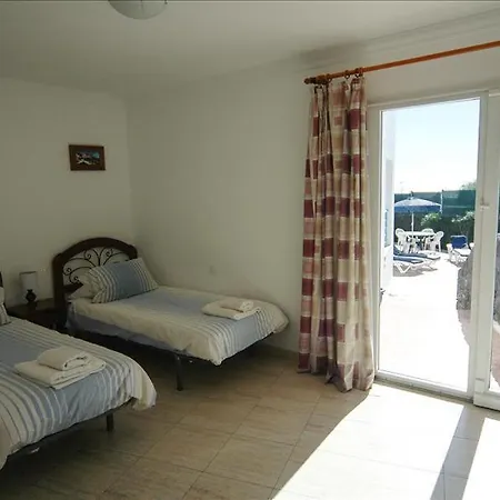 Vila In Puerto Del Carmen Sleeps 6 Includes Swimming Pool